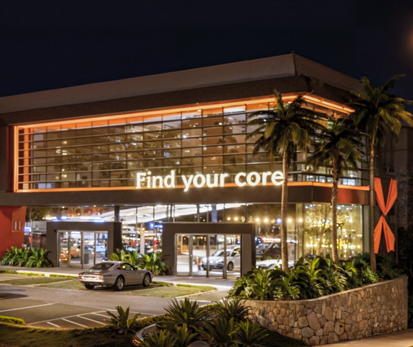 Fachada iluminada da academia à noite